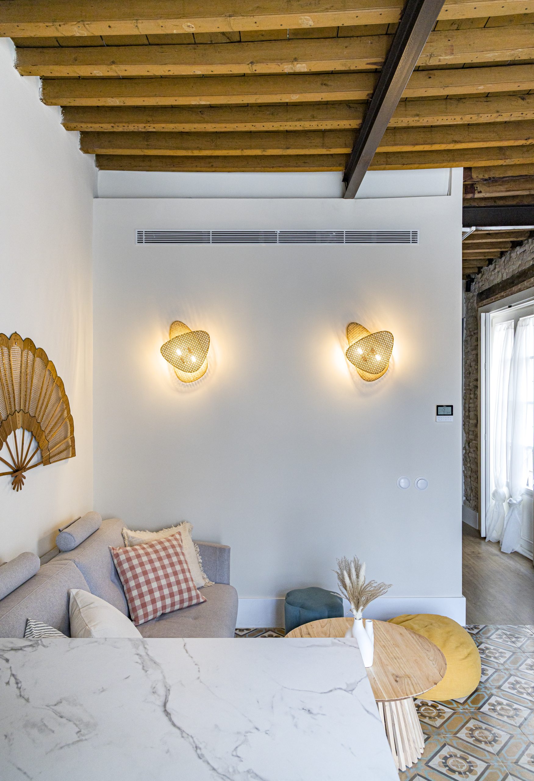 pared y luces del salon
